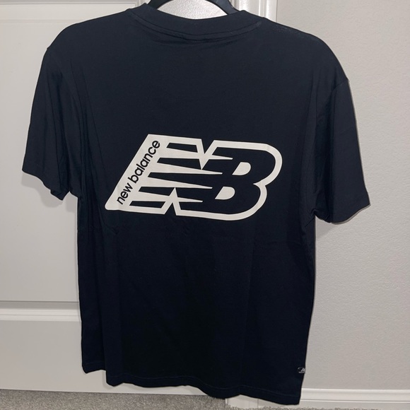 New balance black tee - Picture 2 of 4